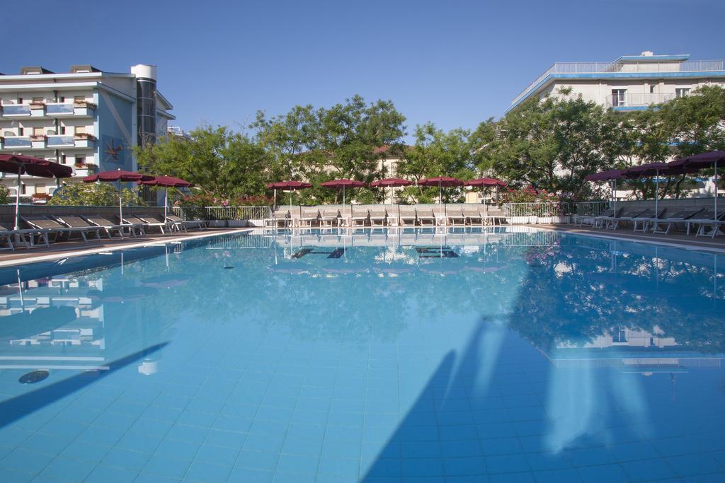 Hotel Sofia ลิโดดิเยโซโล ภายนอก รูปภาพ