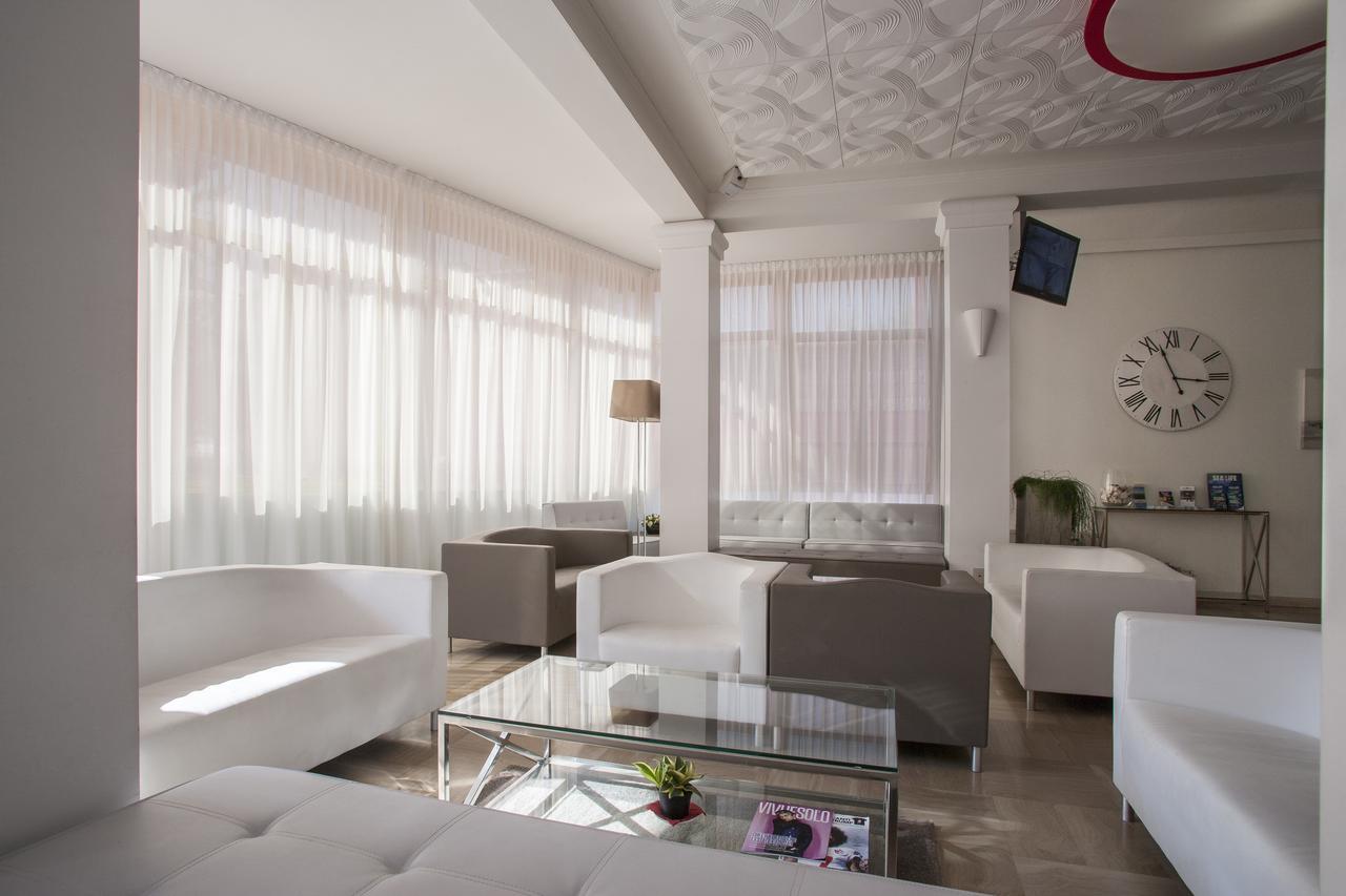 Hotel Sofia ลิโดดิเยโซโล ภายนอก รูปภาพ