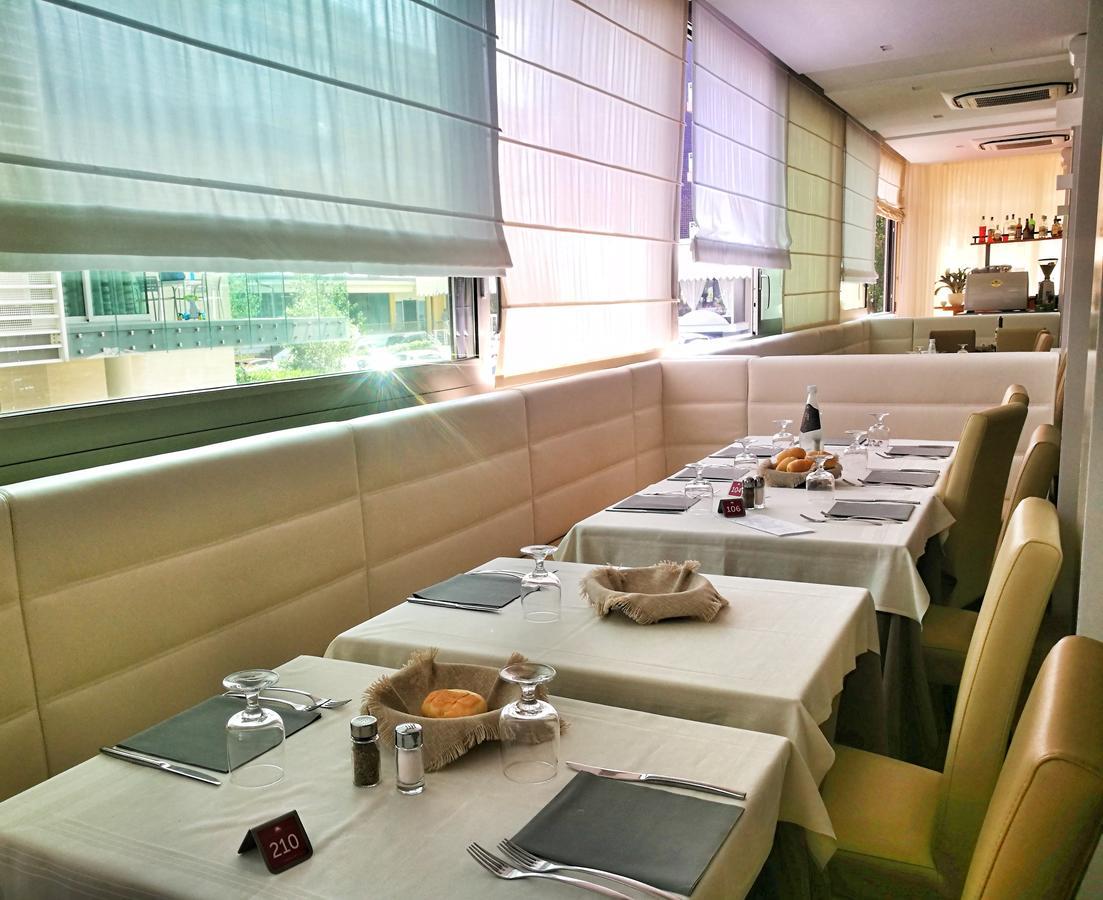 Hotel Sofia ลิโดดิเยโซโล ภายนอก รูปภาพ