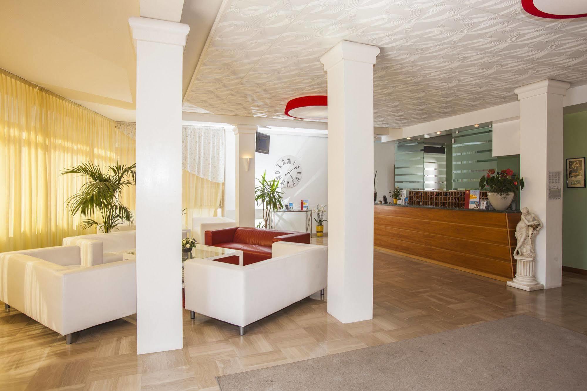 Hotel Sofia ลิโดดิเยโซโล ภายนอก รูปภาพ