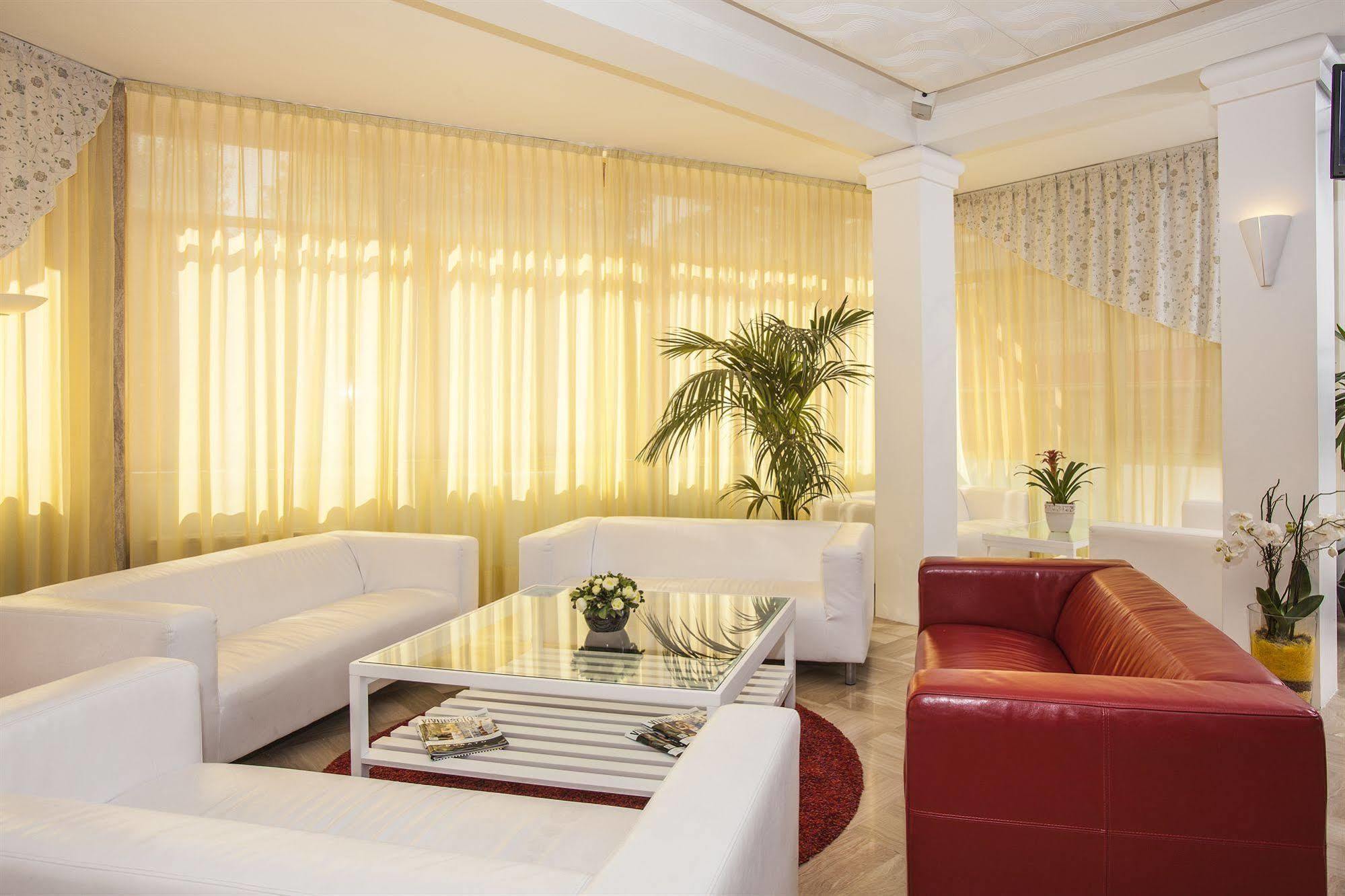 Hotel Sofia ลิโดดิเยโซโล ภายนอก รูปภาพ
