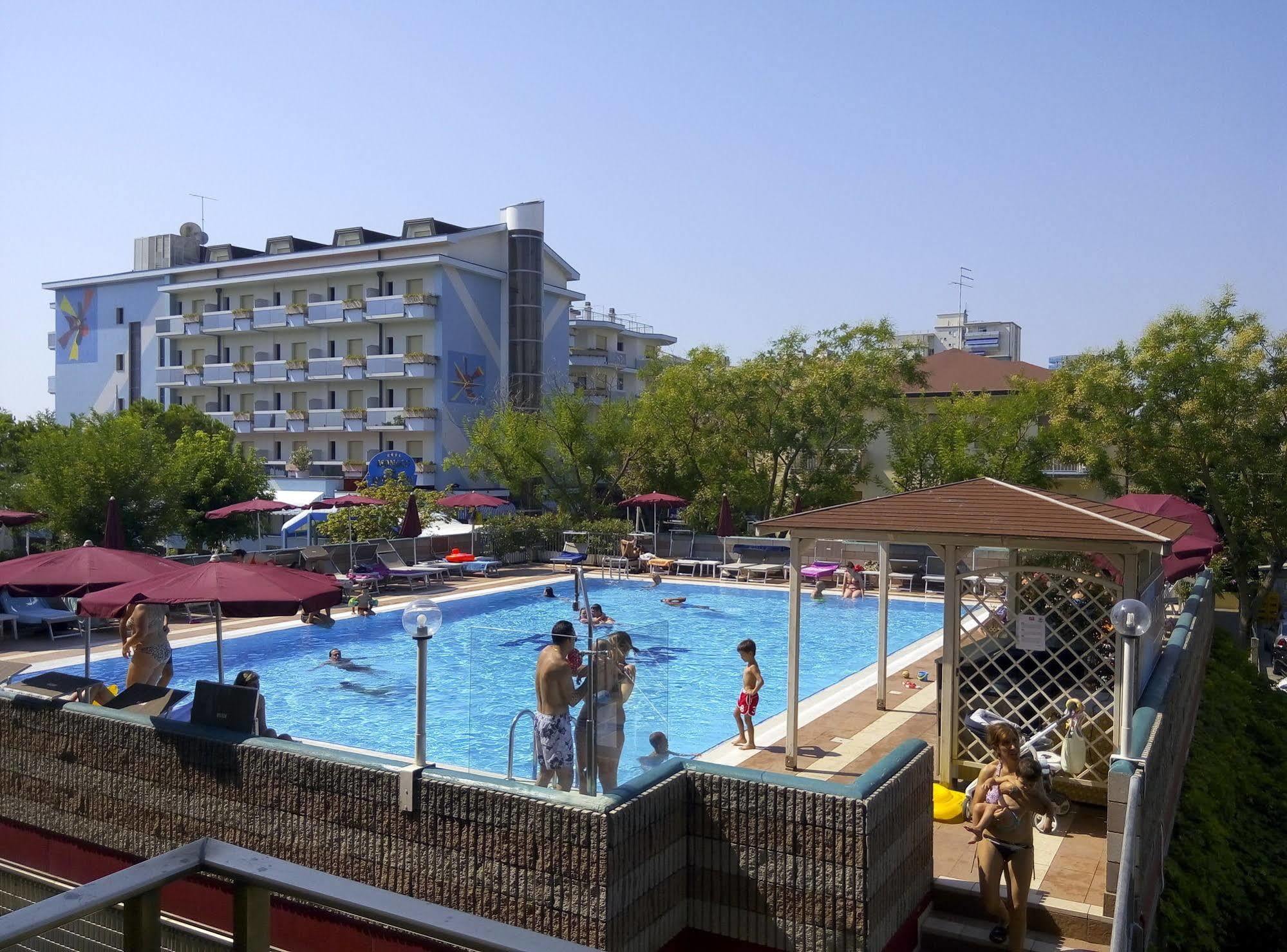 Hotel Sofia ลิโดดิเยโซโล ภายนอก รูปภาพ
