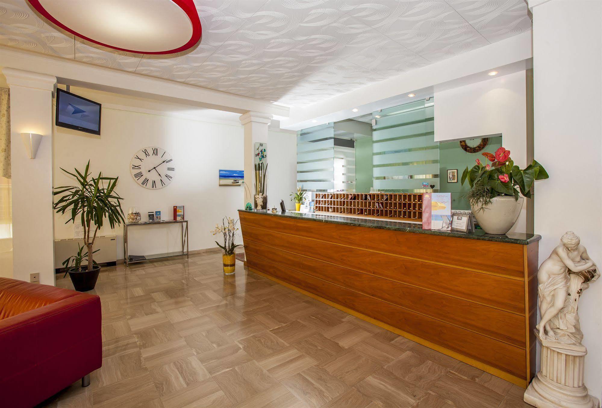 Hotel Sofia ลิโดดิเยโซโล ภายนอก รูปภาพ