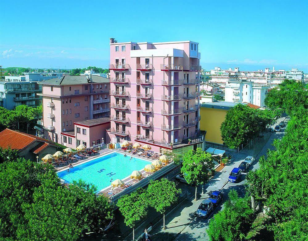 Hotel Sofia ลิโดดิเยโซโล ภายนอก รูปภาพ