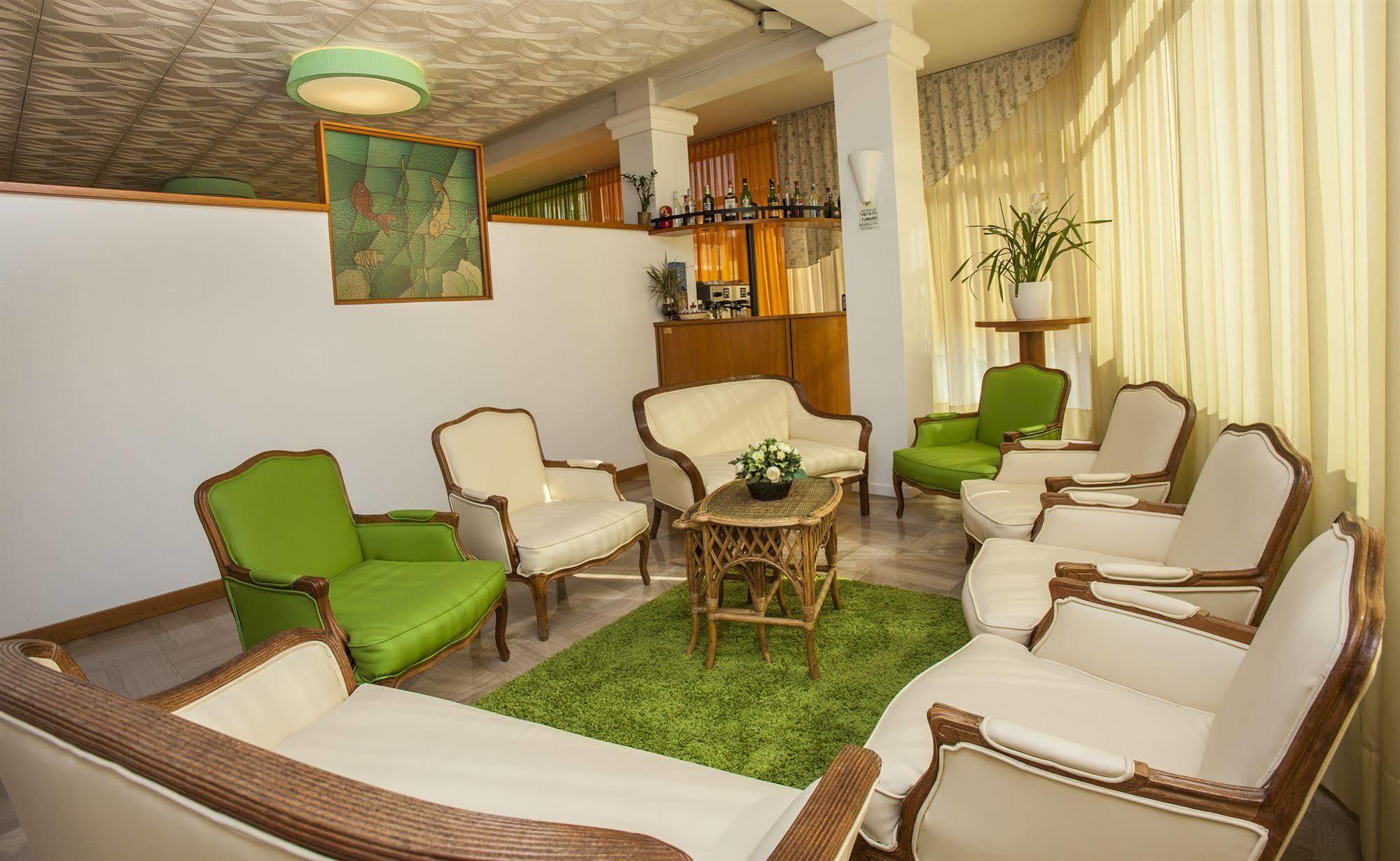 Hotel Sofia ลิโดดิเยโซโล ภายนอก รูปภาพ