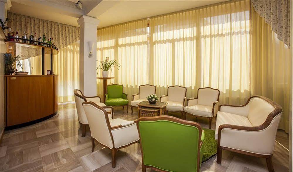 Hotel Sofia ลิโดดิเยโซโล ภายนอก รูปภาพ